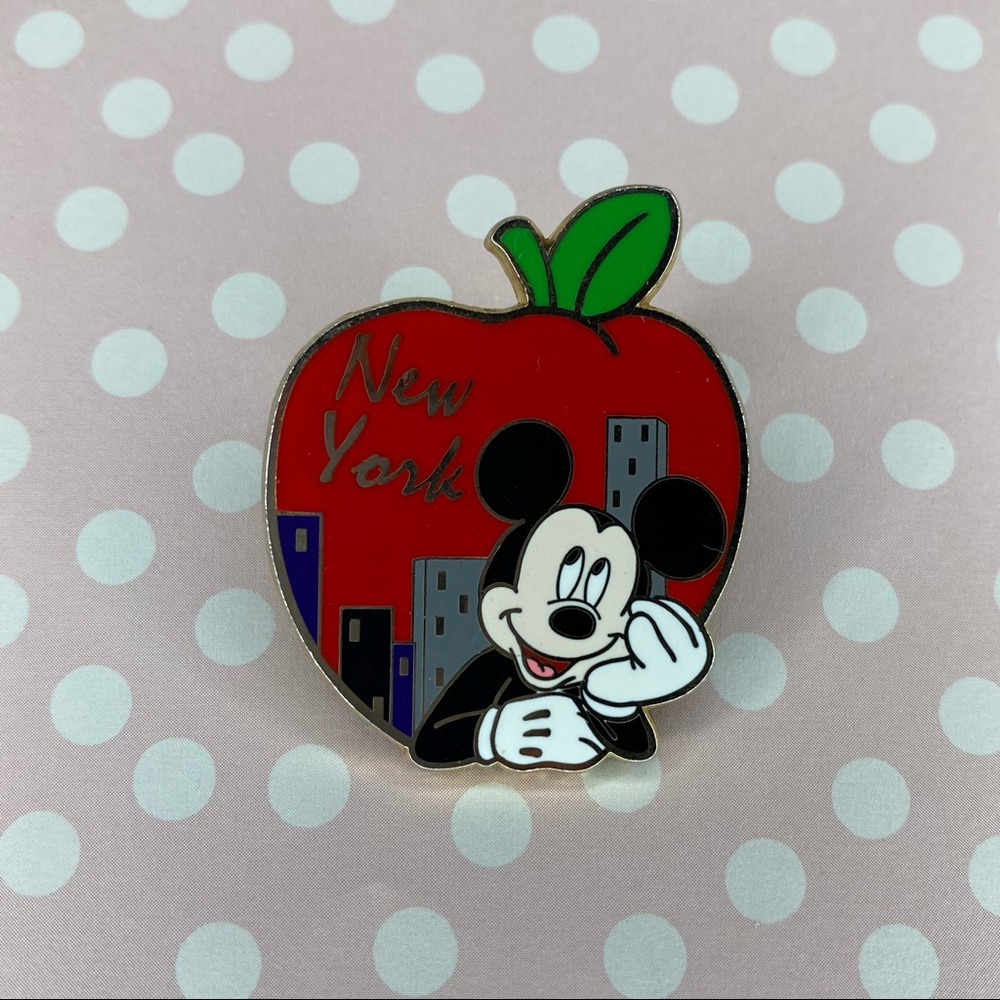 New York Mickey Red Apple Disney Pin